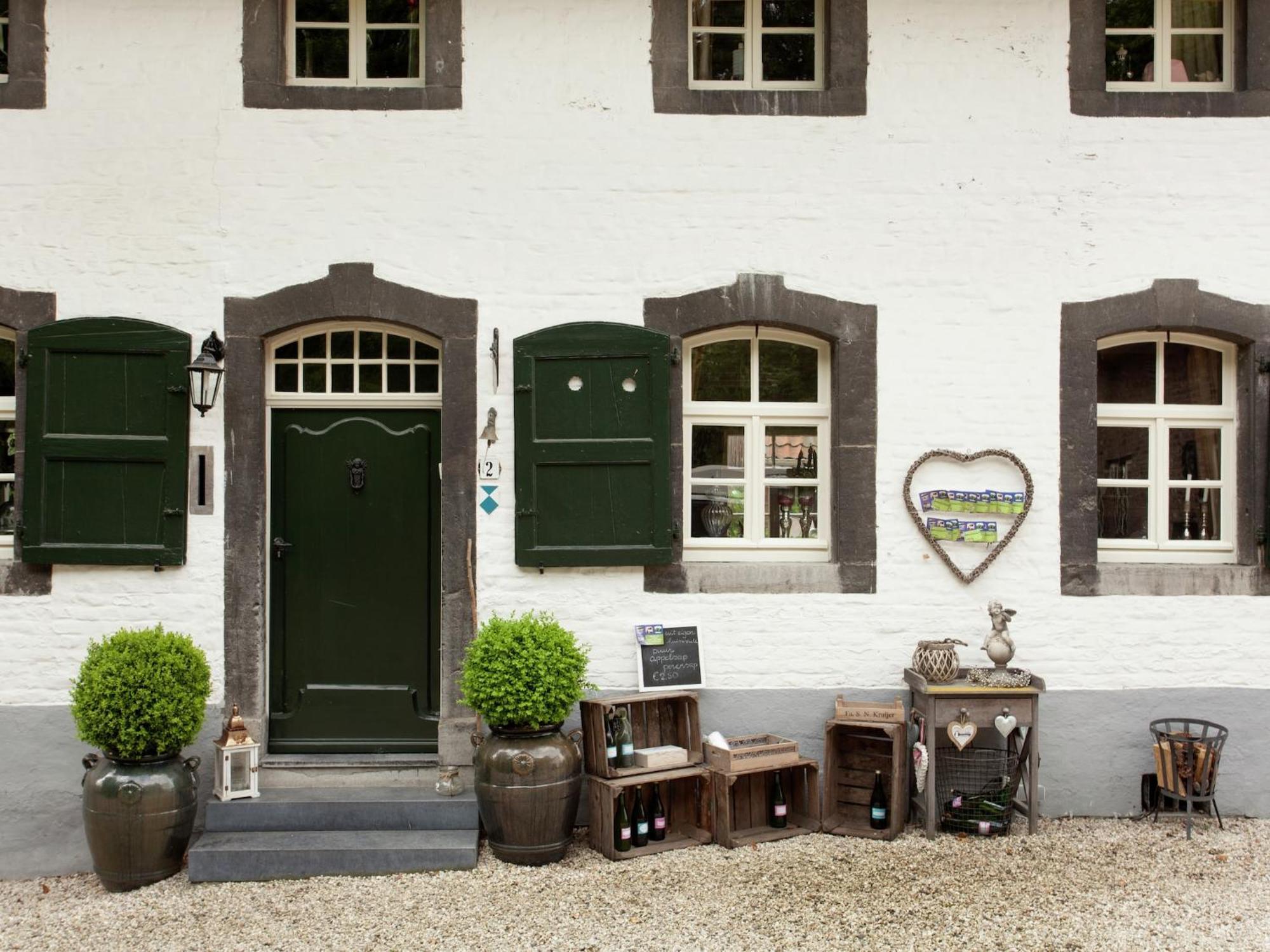 Stunning Holiday Home Near Forest In Slenaken Exterior foto
